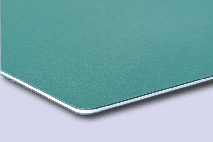 ｶｯﾀｰﾏｯﾄ 塩ﾋﾞ無地緑色 4つ角R付き (6R)3mm×600mm×900mm【A1】(1ｹｰｽ5枚入)